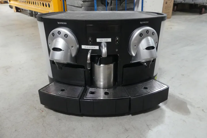 Nespresso Professional - Kaffeeautomat Modell: 702 / CS220